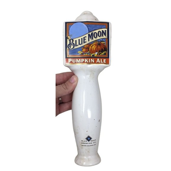 Blue Moon PUMPkin Ale Beer Tap Handle - White eramic with Triangular Head - Picture 1 of 7